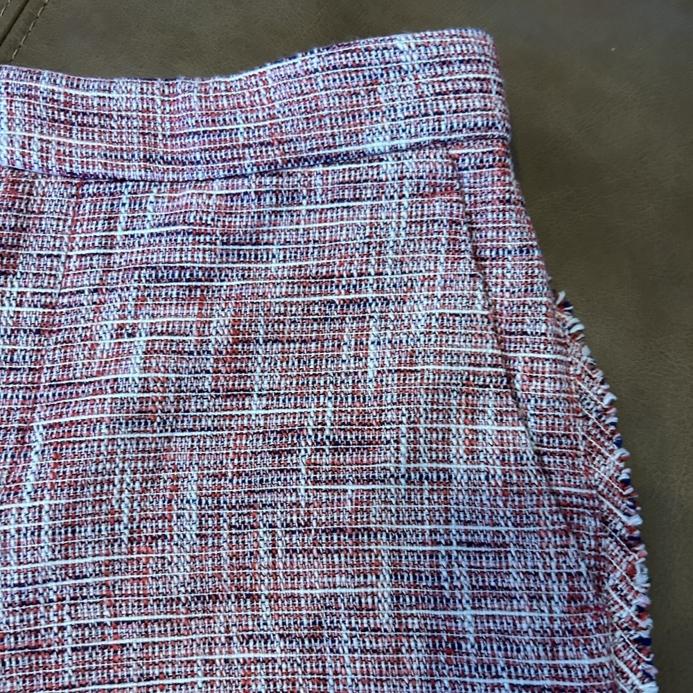 Banana Republic Women's Shorts Size 4 Red Tweed Fringe Accent NWT - Picture 3 of 10
